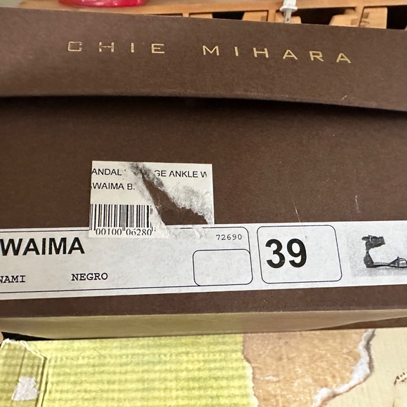 Sandles - Picture 2 of 2